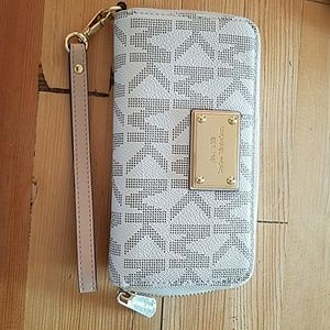 Michael Kors Wristlet
